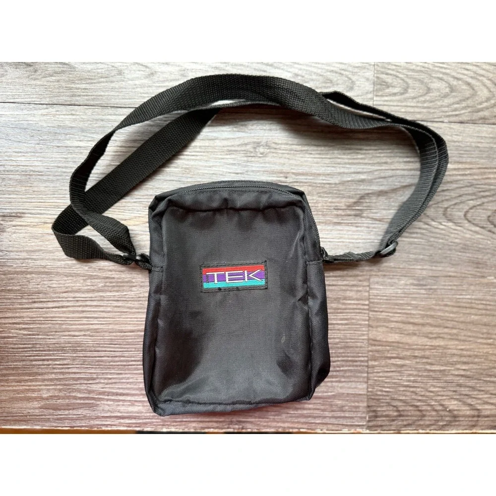 Vintage 1980s TEK black nylon camera bag/shoulder bag Y2K